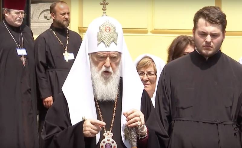 Украинская церковь опять раскололась и отменила Томос
