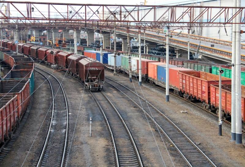 Киев собирается восстановить железнодорожное сообщение с Донбассом