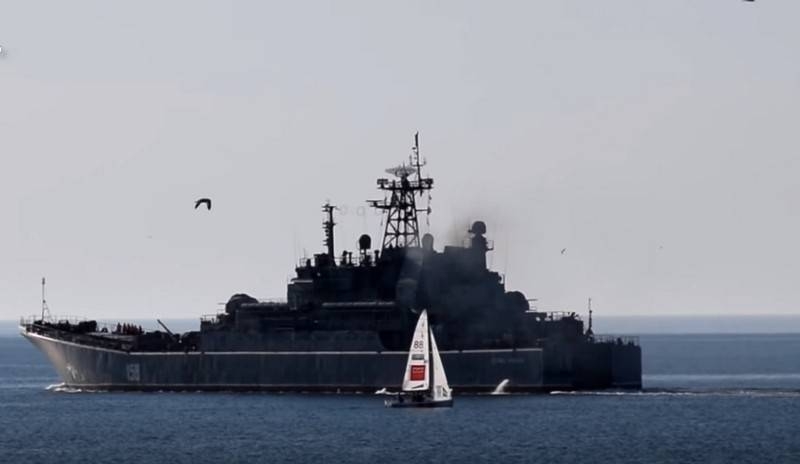 Сразу два российских БДК отправились в Средиземное море