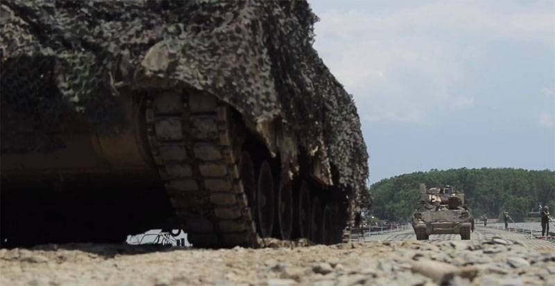 Американские танки "Абрамс" crossed the Danube in Romania