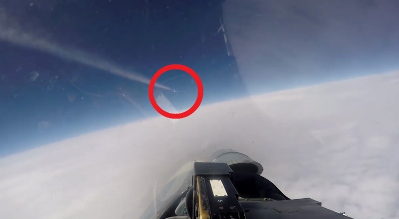 Эффектный перехват Су-27 американского самолета-разведчика над Балтикой попал на видео