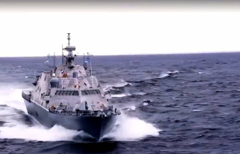 Новый корабль ВМС США врезался в канадский сухогруз