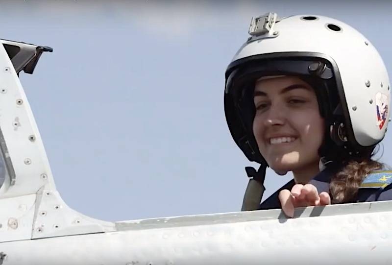 Women can become pilots videoconferencing Russian fighter