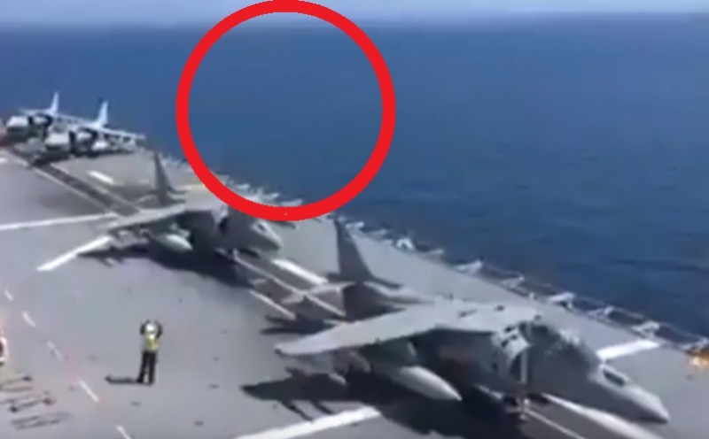 Появилось видео, как российский Су-24 пролетел вблизи испанского авианосца