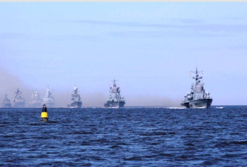 In St. Petersburg, passed the training main naval parade