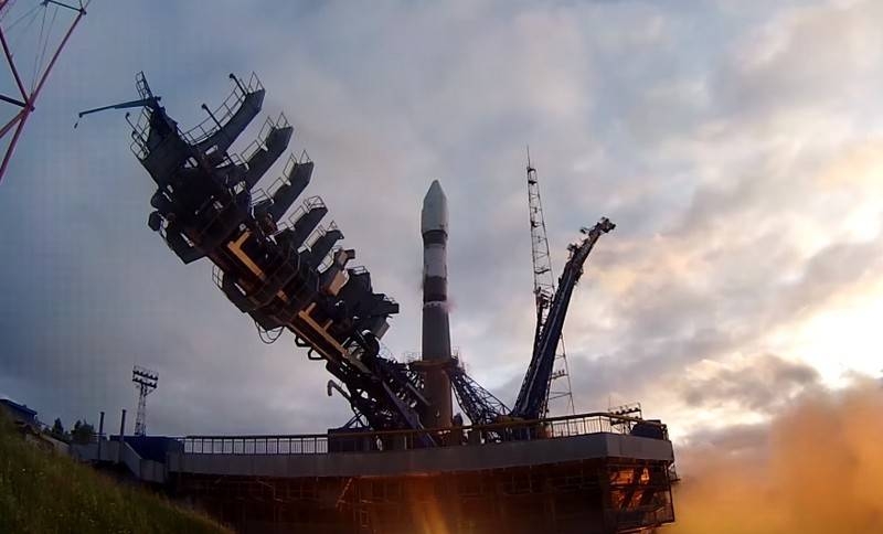 Стартовавшая с Плесецка ракета "Союз-2.1а" It led to space communications satellite