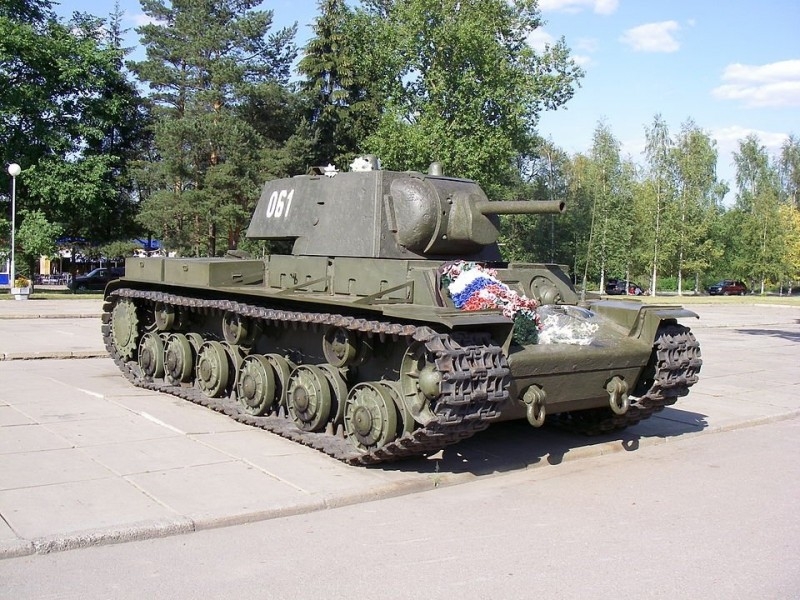 Советский танк КВ-1 с погибшим экипажем нашли на границе с Украиной