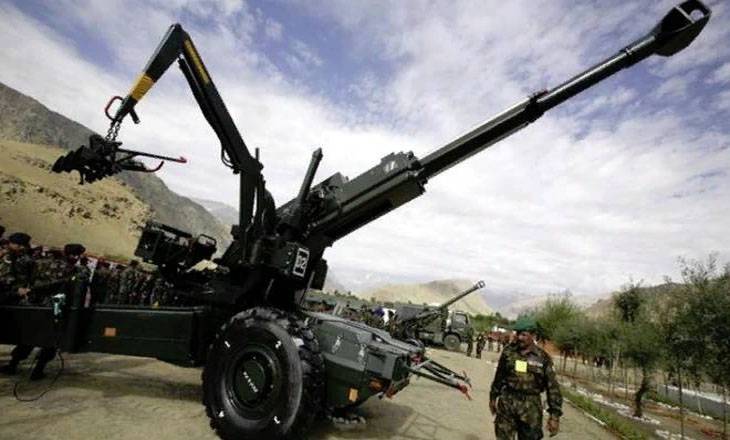 India presented a sample of artillery systems of salvo fire