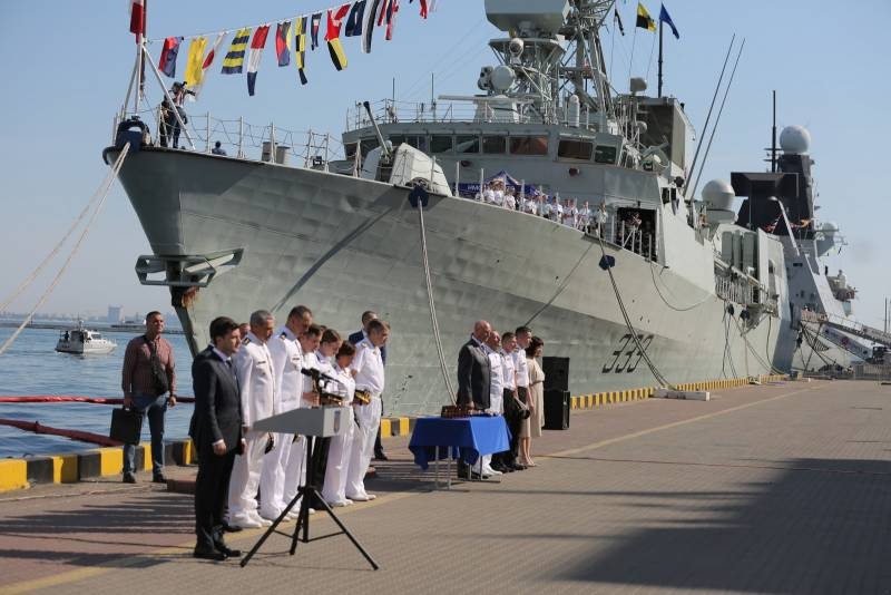 Зеленский присвоил "почётные имена" катерам и посетил корабли НАТО в Одессе