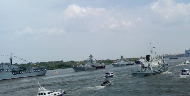 "Град Свияжск" He attacked imaginary enemy during the celebration of the Navy on the Volga