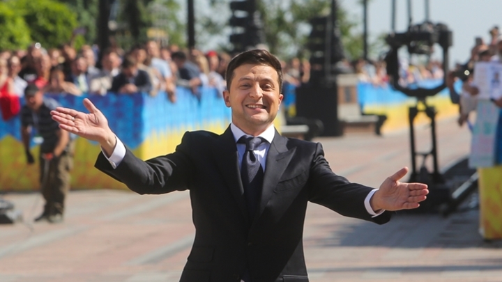 rating falls – it is necessary to call to Putin. Zelensky showed, he is better than Poroshenko