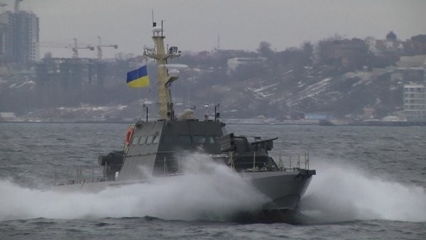 Украинские пограничники пожаловались на российские корабли, освещающие их зеленым светом
