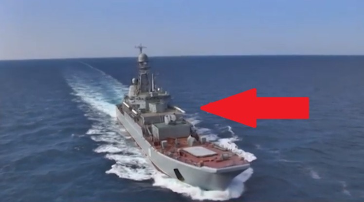 Эсминец ВМС США Carney в Черном море попал на видео