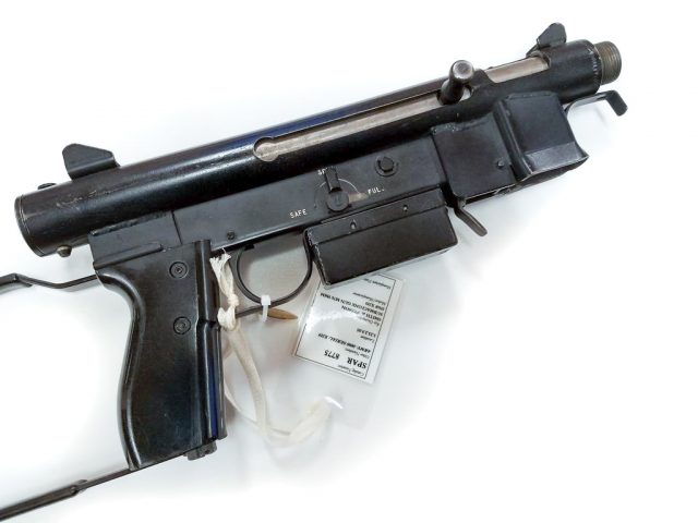 武器的历史: 冲锋枪&W X219 电池供电 