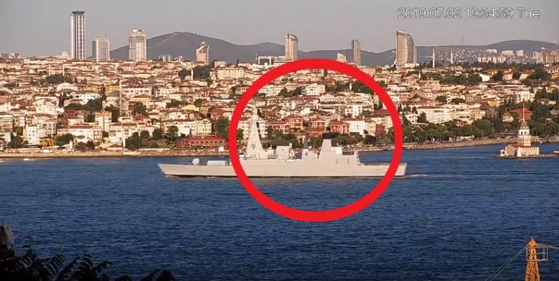Заходящие в Черное море корабли НАТО сняли на видео