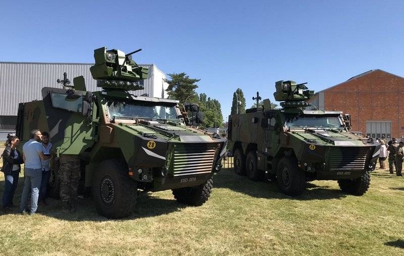 Французская армия приняла на вооружение новый БТР VBMR "Грифон"