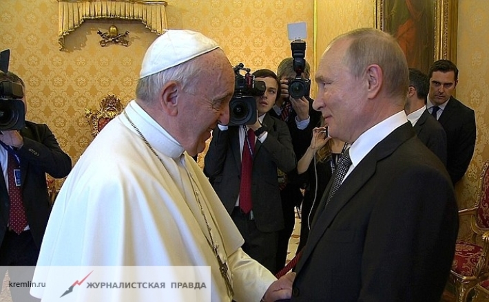 Putin paid a visit to Pope