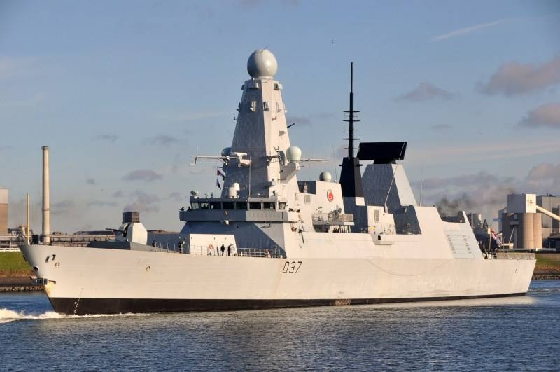 Britain sends to the Gulf region a second ship
