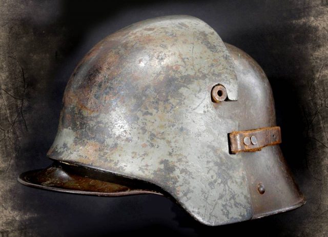 历史侦探: 德国头盔 - 脖子完好无损, 脑子坏了 