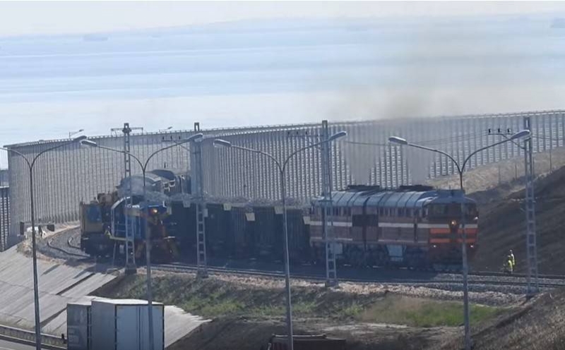 Builders of Crimean Bridge explained the emergence of freight train