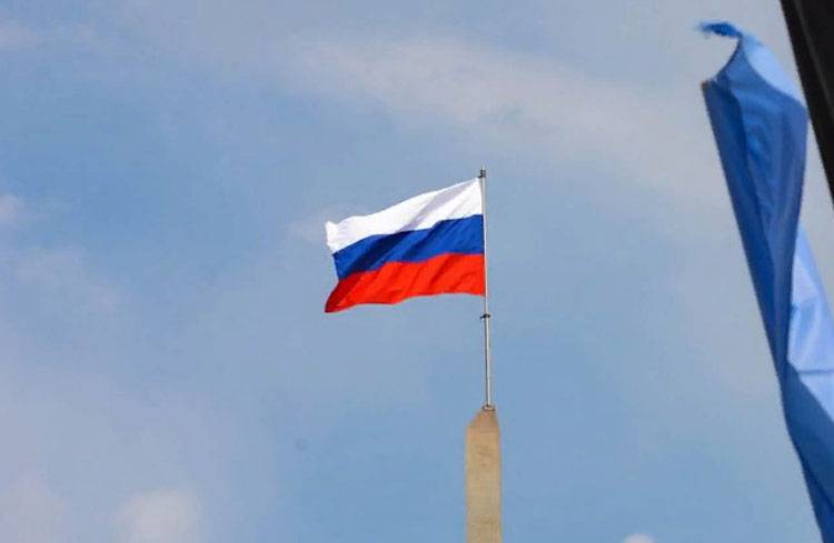 Raised in Donetsk Russian flag has caused outrage in Kiev