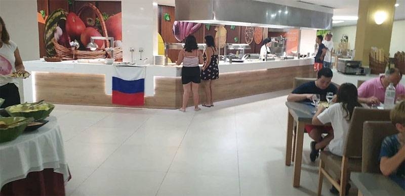 Испанский отель не стал снимать флаг России в ответ на требования украинских туристов