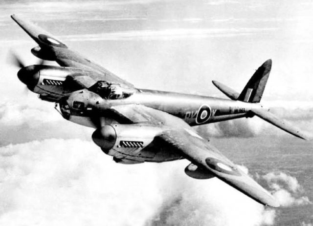 combat aircraft: «The mosquito» - wooden slap for the Luftwaffe 