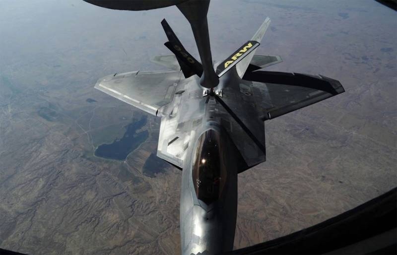 The network said the new appearance of the F-22 in the skies over Syria