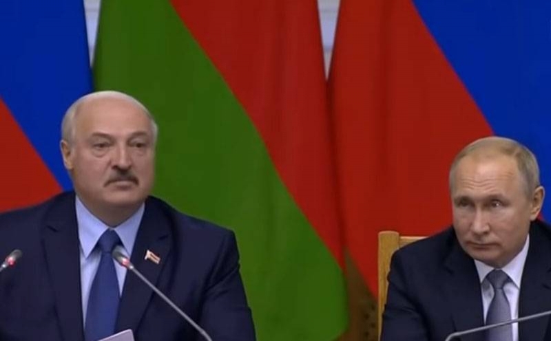 На "Эхе Москвы": Лукашенко заставляют присоединить РБ к РФ под угрозой расправы