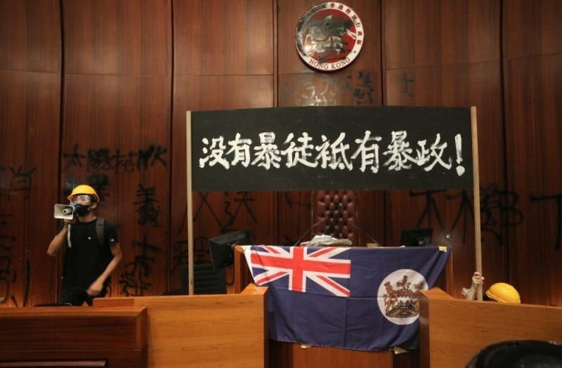Беспорядки в Гонконге. Применит ли Китай армию и что будет делать Запад