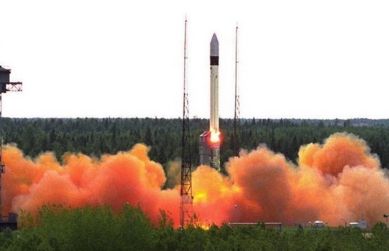 Минобороны запустило ракету-носитель "Рокот" military satellite
