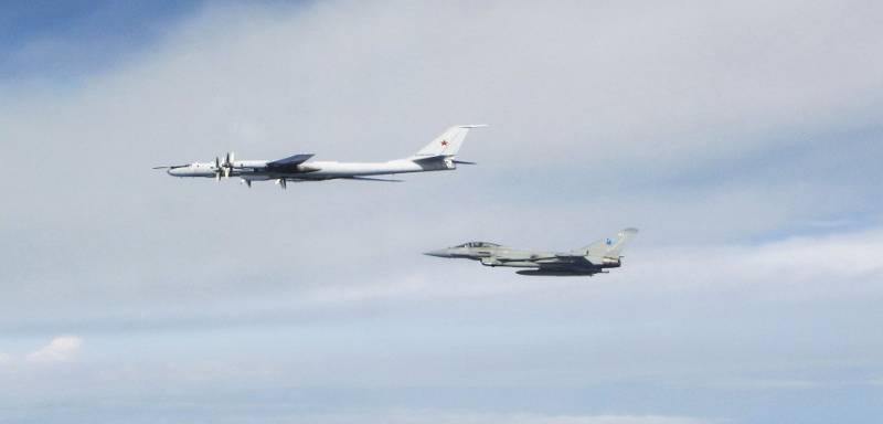 Western media: союзники перехватили Ту-95 и Ту-142 с использованием F-22 и "Тайфунов"