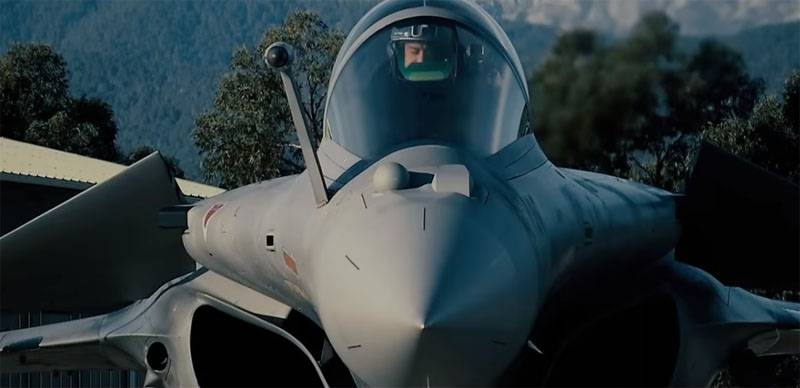 In France, finalized three pilots for the first Rafale Air India