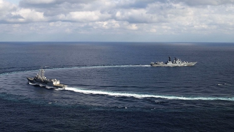 Черноморский флот взял на сопровождение военно-транспортное судно ВМС США