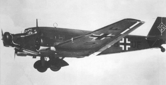 Aeronave de combate: «junkers» Ju.52/Зm - extraño, pero lo mas util 