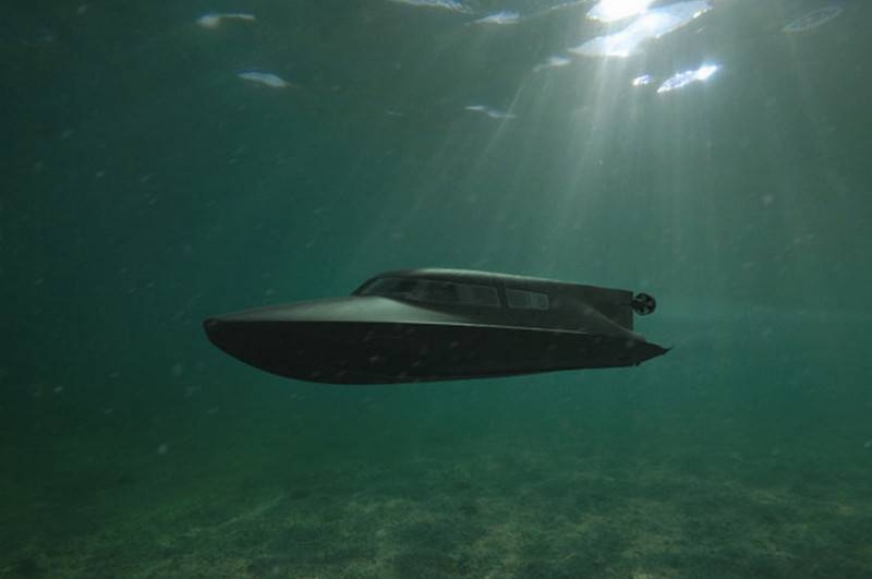 In Britain, developing a boat, able to swim under water