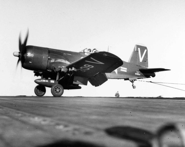 Avions de combat: chasseur embarqué F4U «Corsaire» 