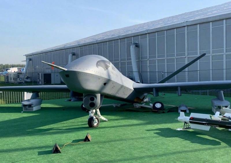 An incident with a broken shock children UAV Wing Long II at the MAKS-2019 commented in China