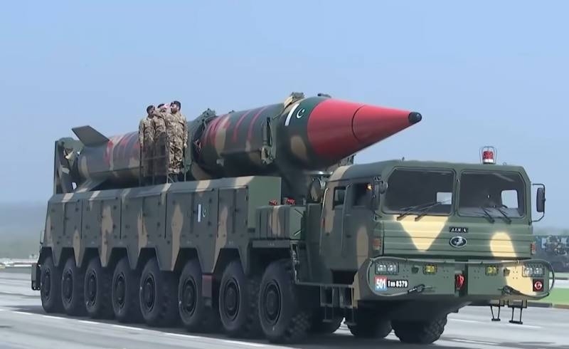 Министр Пакистана угрожает ядерным ударом превратить Индию в 22 штата