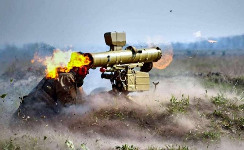 Кадры с фронта: неизвестные ракеты ПТРК уничтожают позиции ВСУ на Донбассе