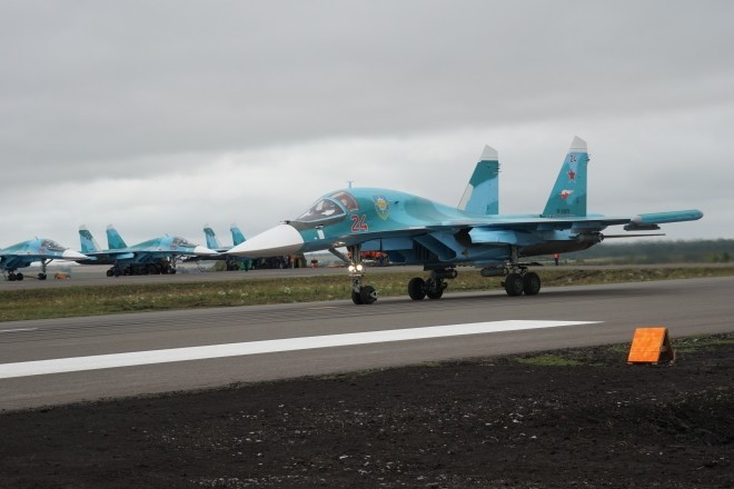 Command posts imaginary enemy in the Urals were eliminated Su-34 and Su-24