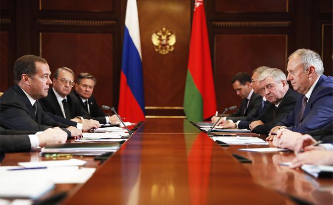 Moscow and Minsk Confederation: The Kremlin is bluffing