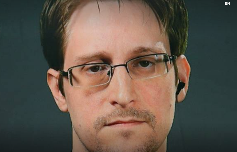 "Изгнание — это бесконечная пересадка". What Snowden said in his memoirs