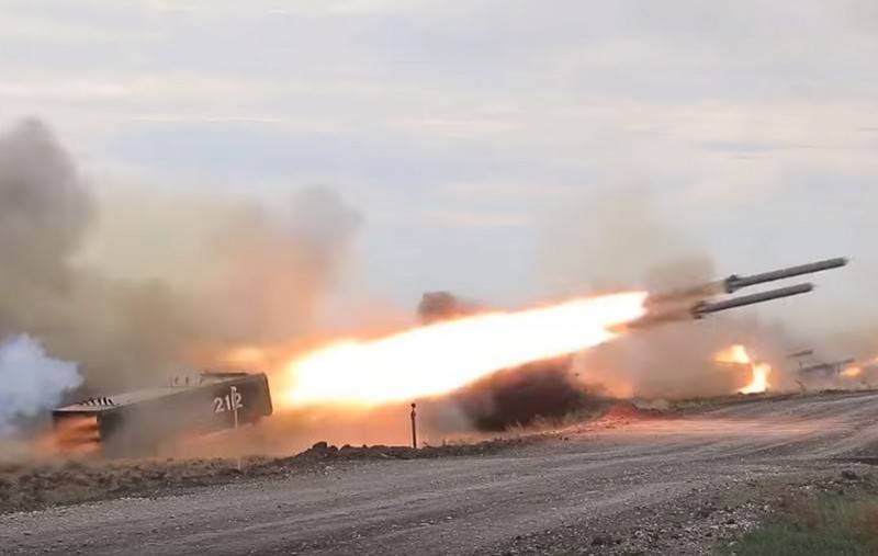 Зрелищное видео масштабной стрельбы ТОС-1А "Солнцепёк" появилось в Сети