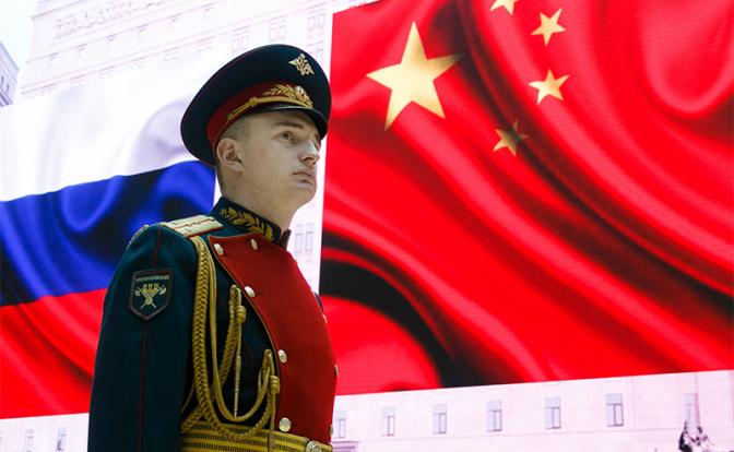 «Передушить Россию и Китай по одному, как цыплят»