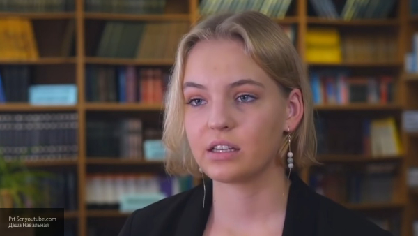 Why Navalny daughter turned to drugs and unconventional relations