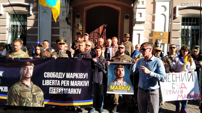 Киевские неонацисты прошли маршем, поддержав убийцу итальянского репортера