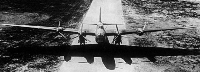 作战飞机: 佩-8, 不成为 «飞行堡垒» 