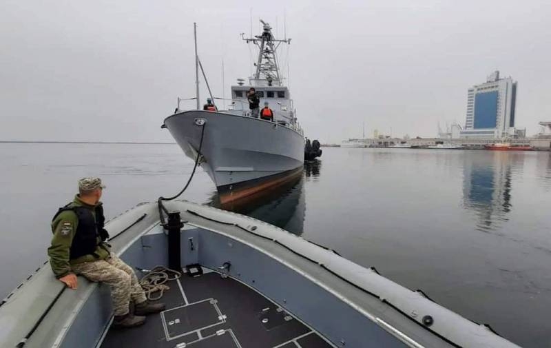 У Украины были верфи по строительству крейсеров, теперь радуются списанным катерам - китайские эксперты