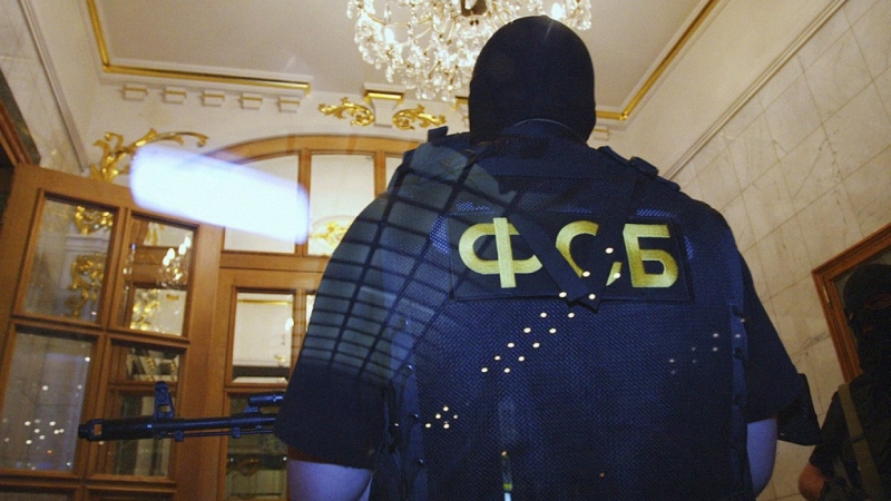 Бывшим сотрудникам ФСБ смогут ограничивать выезд из России